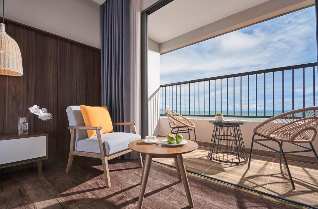 Vias Hotel Vung Tau - Transportation Included Zewnętrze zdjęcie A balcony
